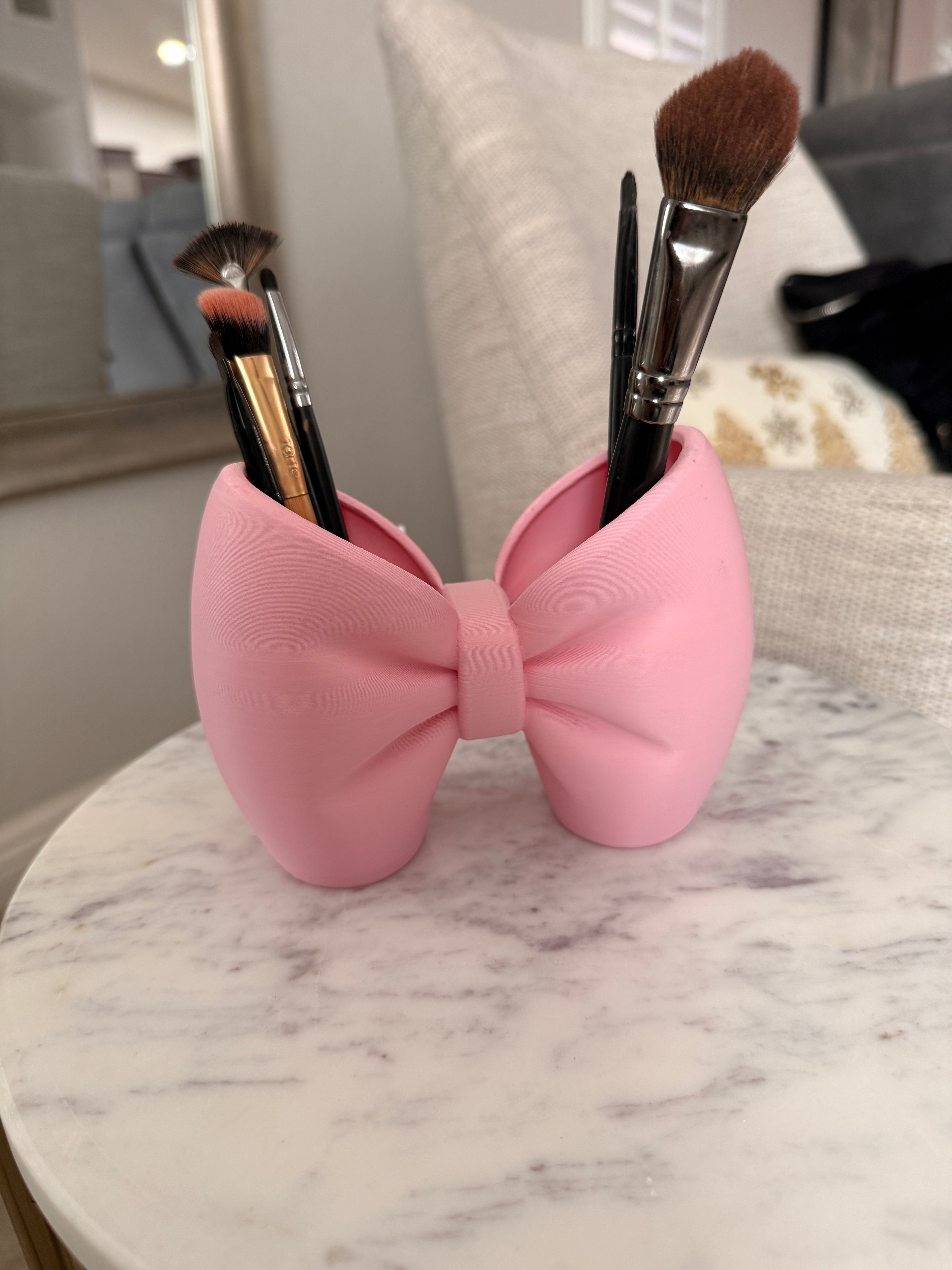 Bow pen/brush holder