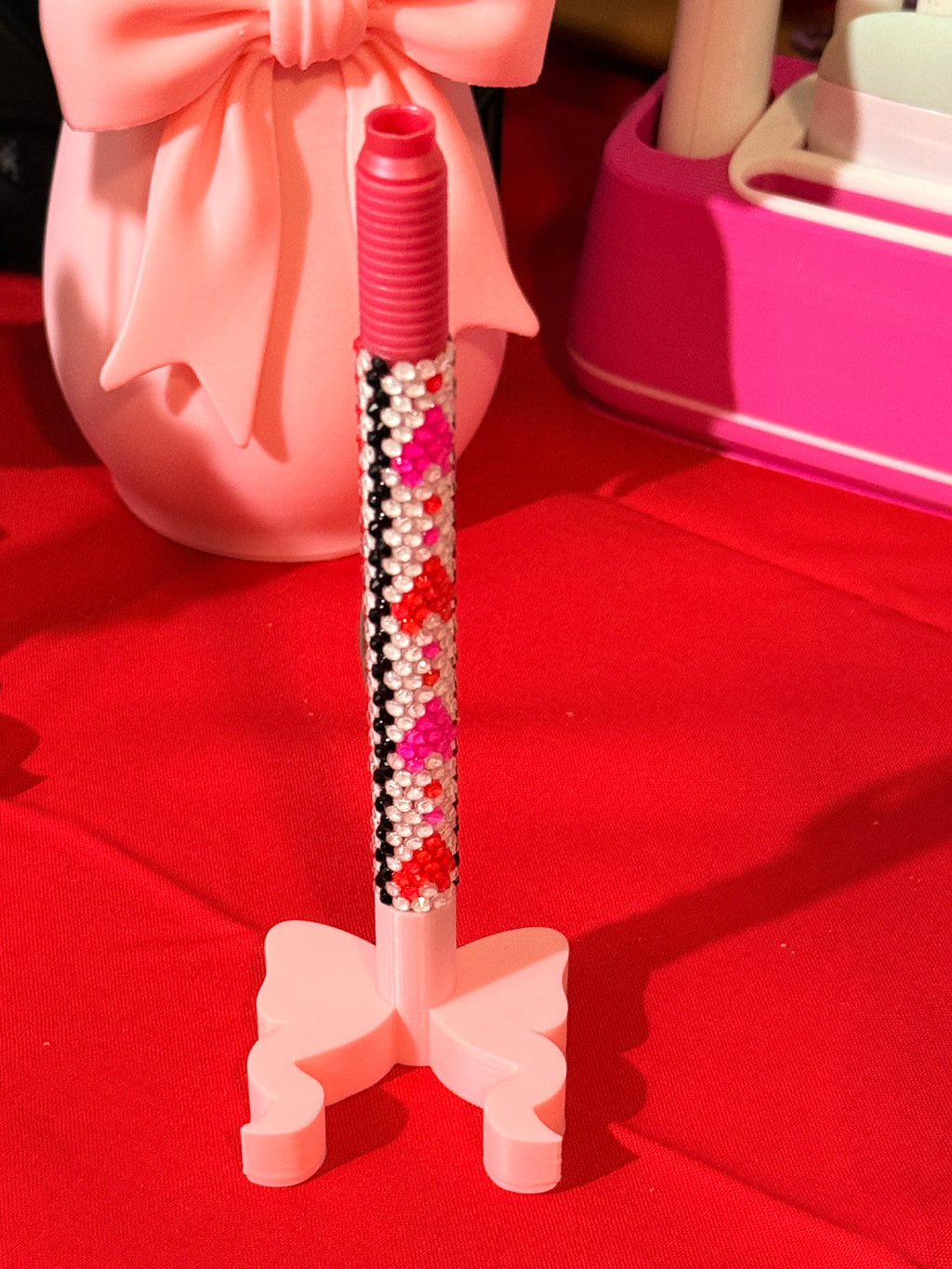 Retractable wax pen stand