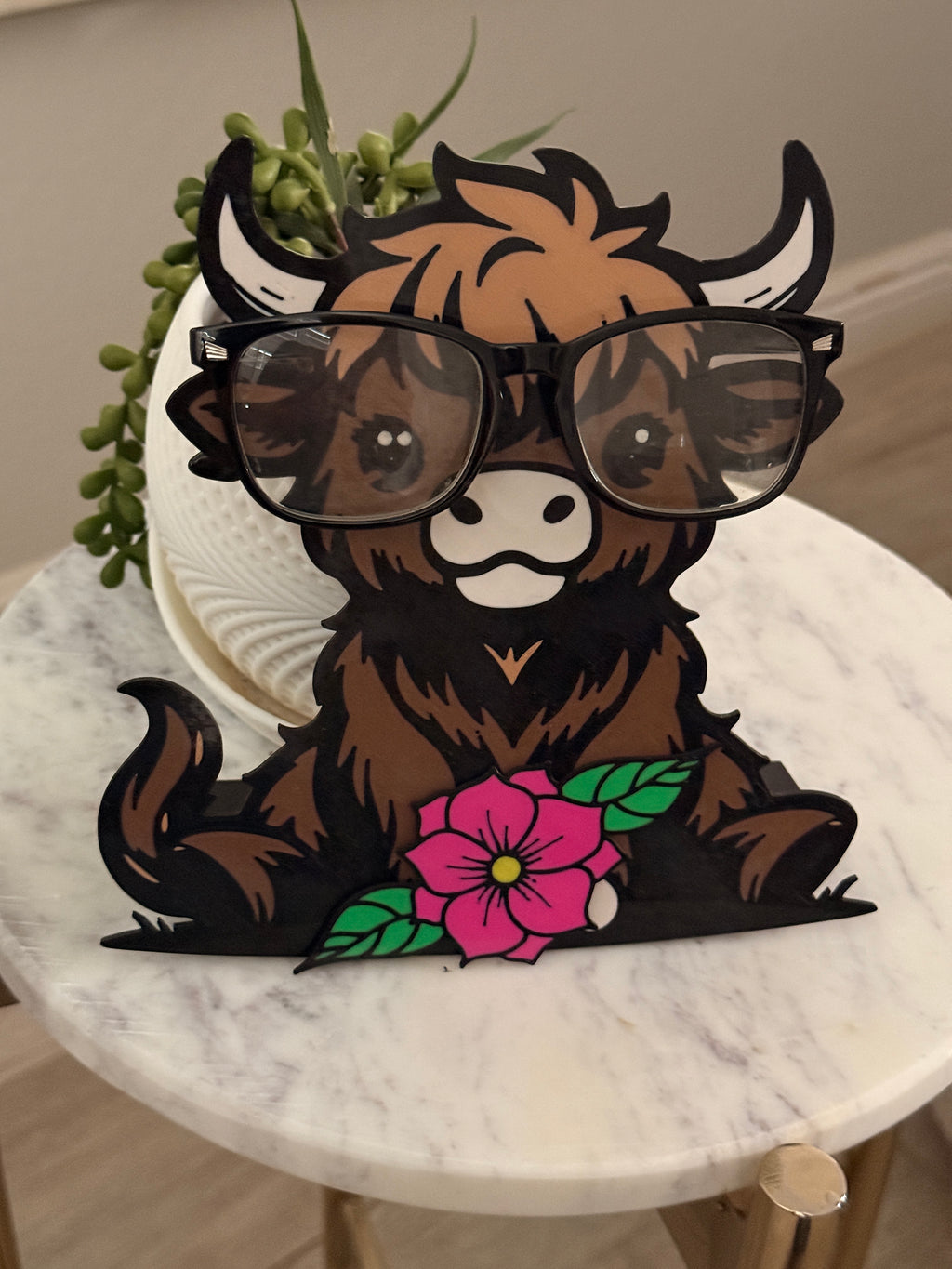 Highland cow glasses holder