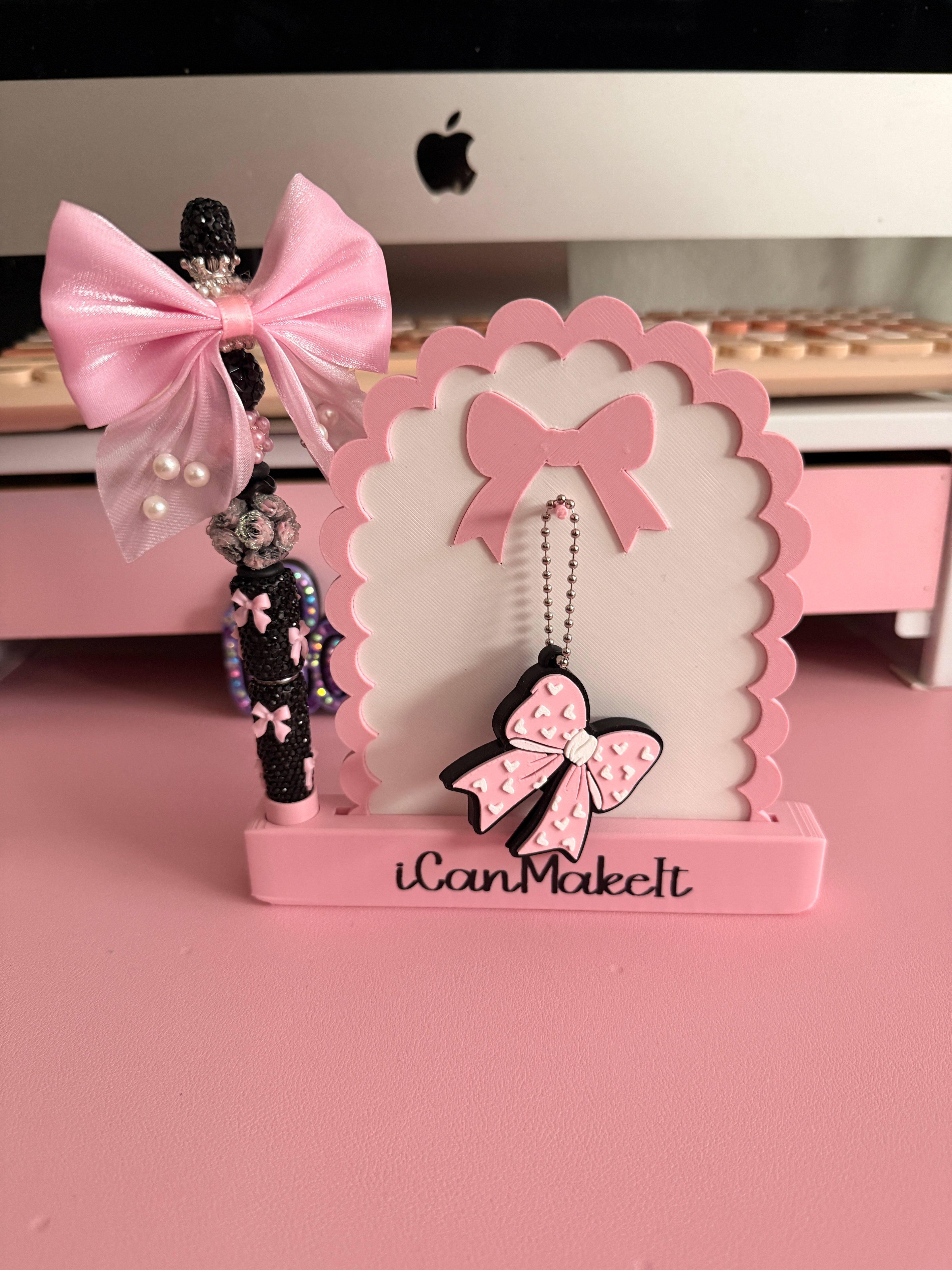 Keychain/pen display